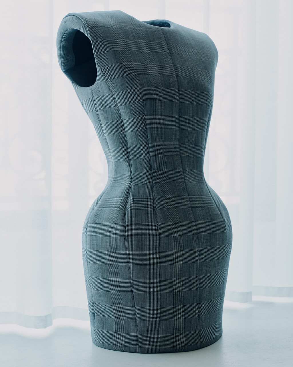 Mugler Spring-Summer 2026 - Prince of Wales checks development - © Credit : Valentino Barbieri, Alexandra Saby