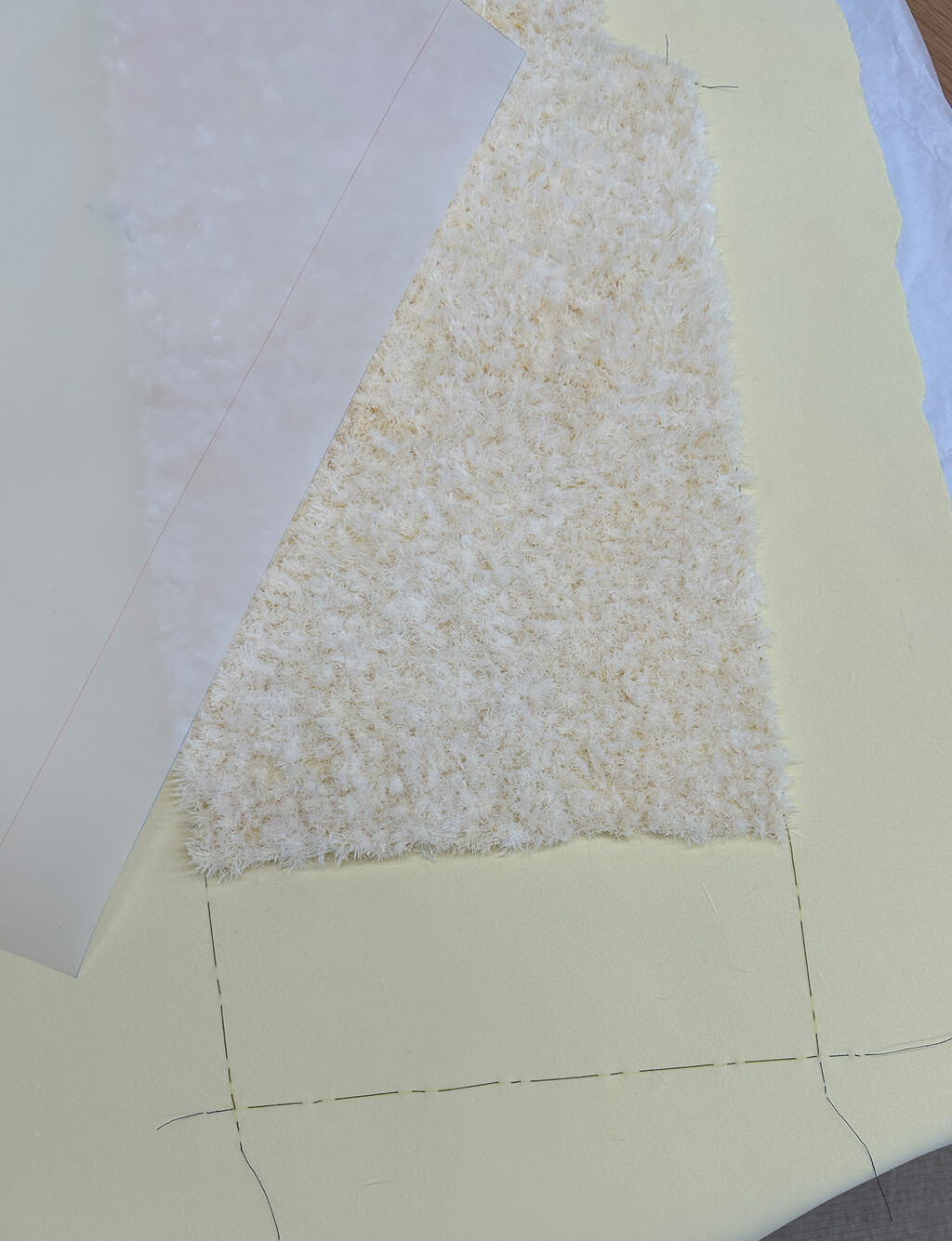 Jacquemus Fall-Winter 2024 - sponge bathrobe trompe l'oeil in cutted feathers - © Alexandra Saby